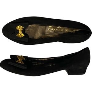 Vintage Bruno Magli Suede block heel shoe with gold detail bow. Sz 42.5